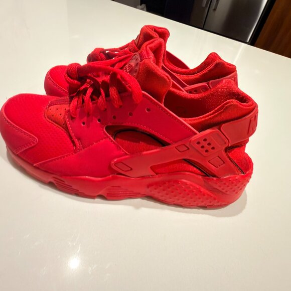 Nike Air Huarache Triple Red Size Youth 7 or Womens size 8.5 Brand NEW - Picture 7 of 10